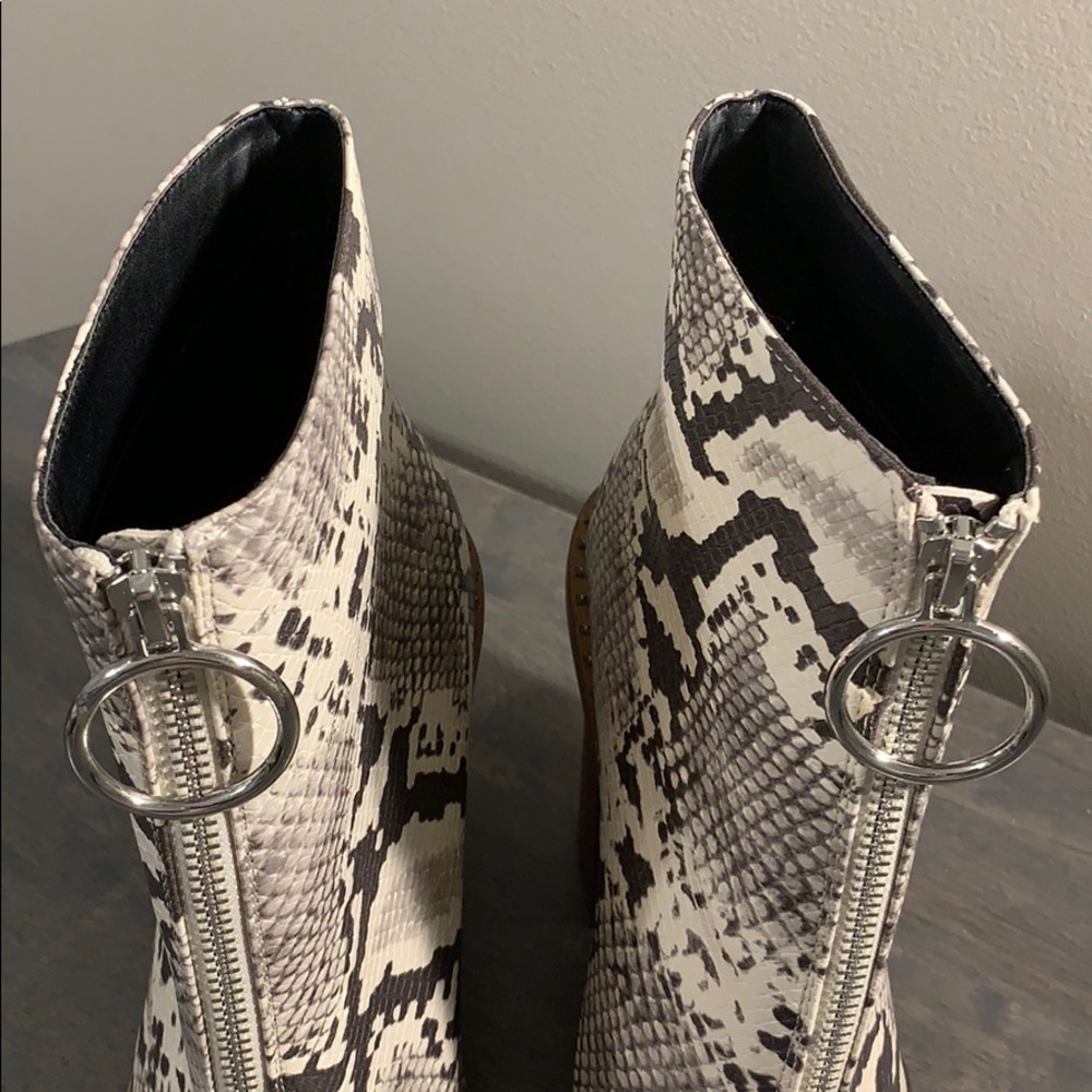 Misguided Snakeskin Ankle Heel Boots Front Zipper - Picture 4 of 16